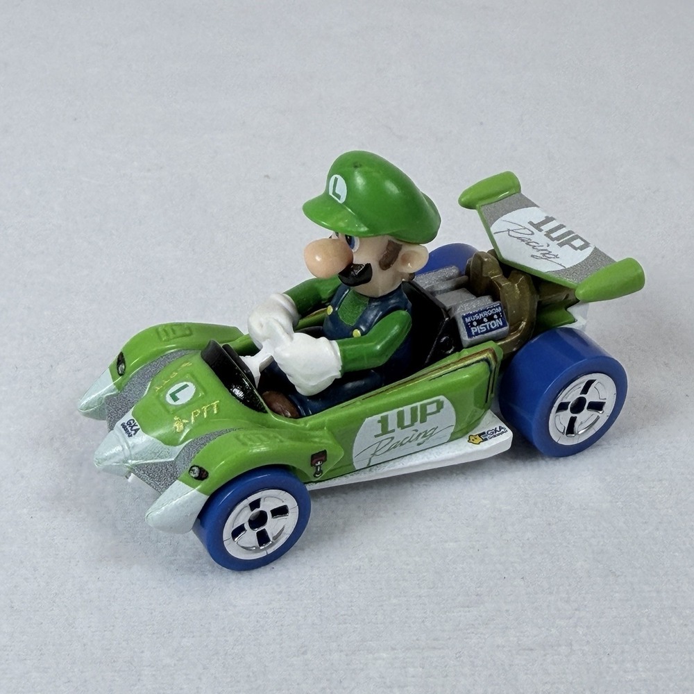 Hot Wheels Mario Kart Luigi Standard Kart 2018 Mattel Nintendo Diecast